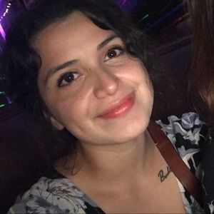 Meet your Posher, Leslie